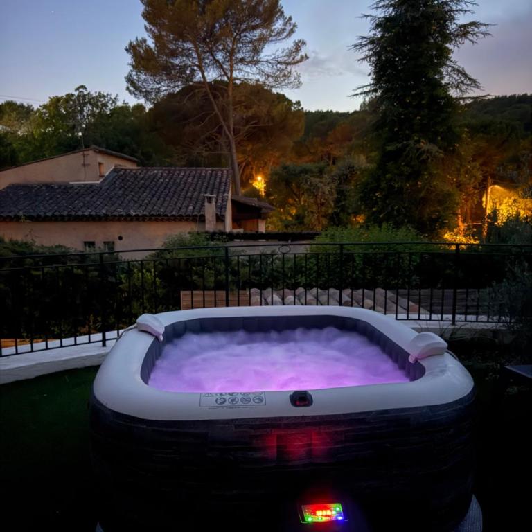 Premium Apartment with Private Jacuzzi - Three-Bedroom Apartment - 2