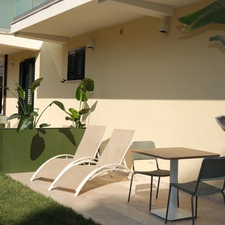 JR Resort Logos Forte dei Marmi - Camera Matrimoniale Deluxe con Giardino - 5