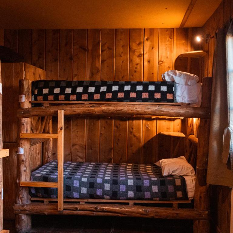 Periko´s Youth Hostel - Cama en habitación compartida mixta de 4 camas - 5