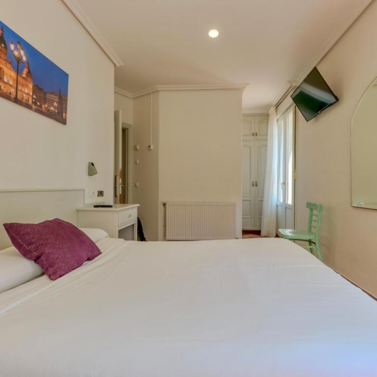 Hostal Costa Coruña - Habitación Doble con baño privado - 3