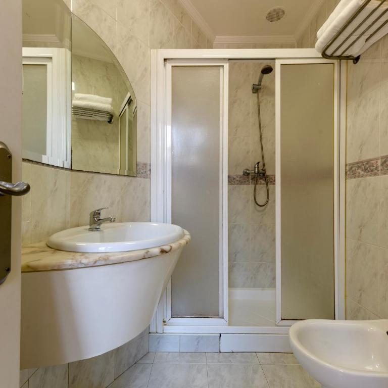 Hostal Costa Coruña - Habitación Doble con baño - 2 camas - 1
