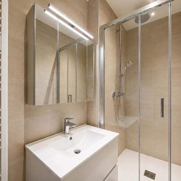 Le Smart & Cosy - Location Logement Entier - 3 Chambres - Parking Gratuit autour de la coproriété -- Wifi Fibre -Gare à 20 min - Deluxe Apartment mit 3 Schlafzimmern - 16