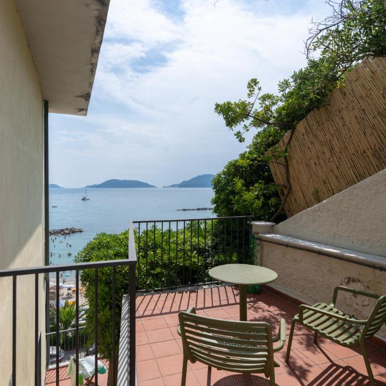 Hotel Venere Azzurra - Camera Matrimoniale con Balcone e Vista Mare - 9