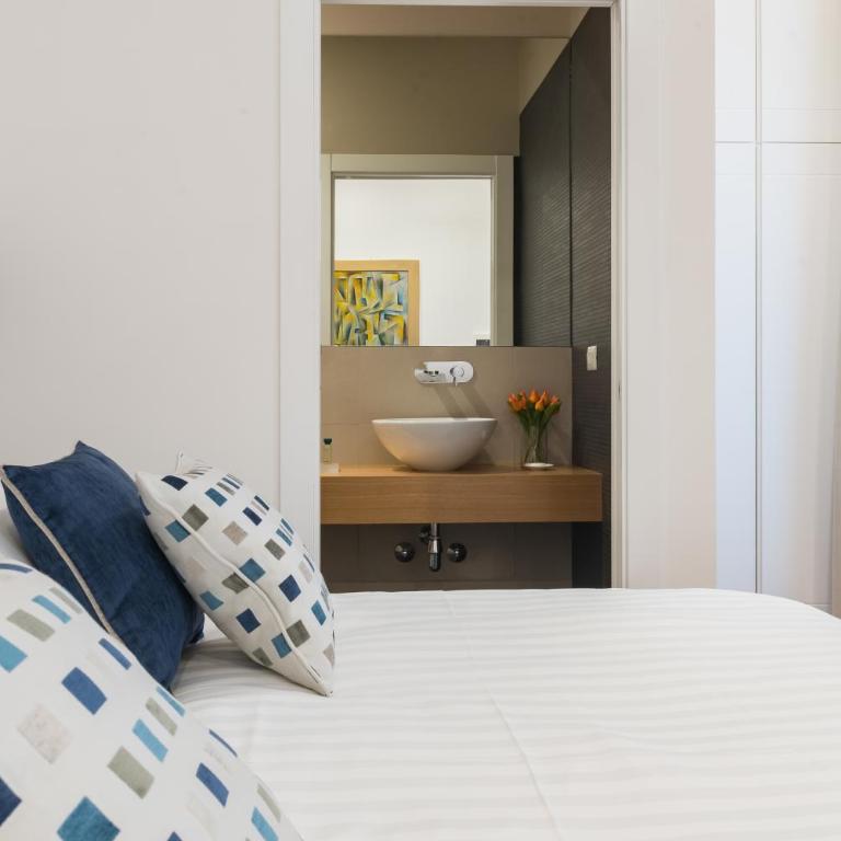 900 Piazza del Popolo - Deluxe Double Room - 9