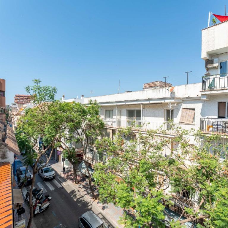 Los Boliches Rooftop Retreat • 1BR Sleeps 3 - Pass the Keys - Apartamento - 18