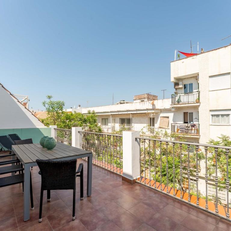 Los Boliches Rooftop Retreat • 1BR Sleeps 3 - Pass the Keys - Apartamento - 1