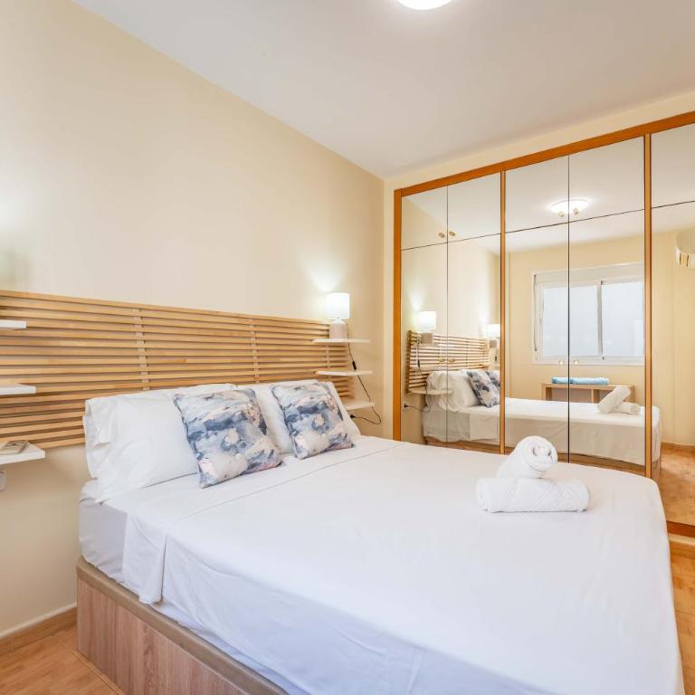 Los Boliches Rooftop Retreat • 1BR Sleeps 3 - Pass the Keys - Apartamento - 3