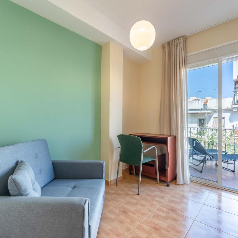 Los Boliches Rooftop Retreat • 1BR Sleeps 3 - Pass the Keys - Apartamento - 11