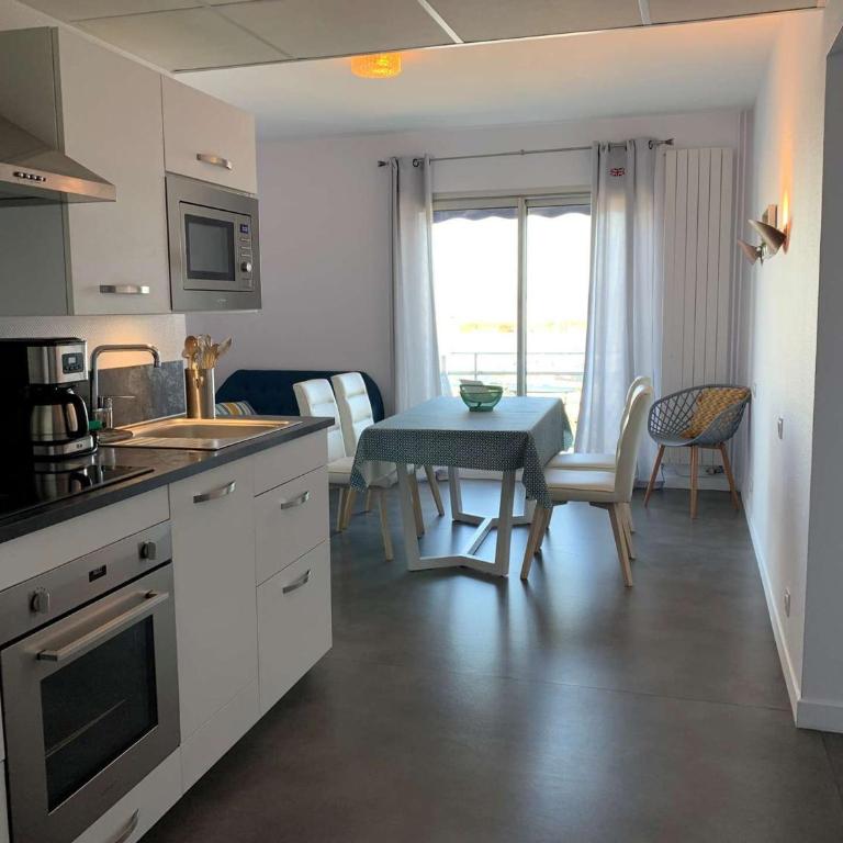 Superbe T3 refait à neuf avec balcon, vue mer et WiFi à Perros-Guirec - FR-1-368-60 - Apartment (4 Adults) - 11