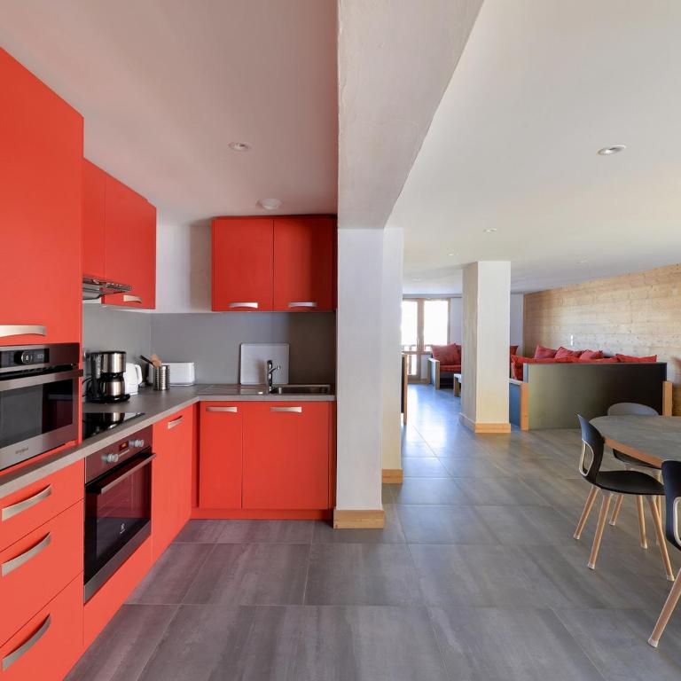 Appartement rénové près des pistes avec espace bien-être et parking - Five-Bedroom Apartment - 10