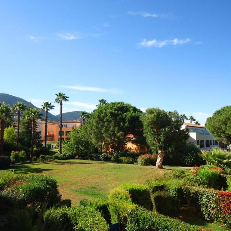 Bel appartement pour 6 personnes dans résidence avec piscine 500 m plage - Appartement 2 Chambres - 12