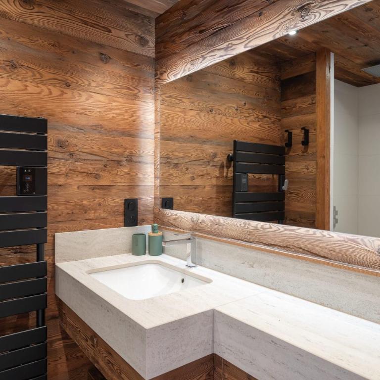 Le Refuge de Lola Chalet familial avec jacuzzi salle de jeux & cheminé - Chalet - 12