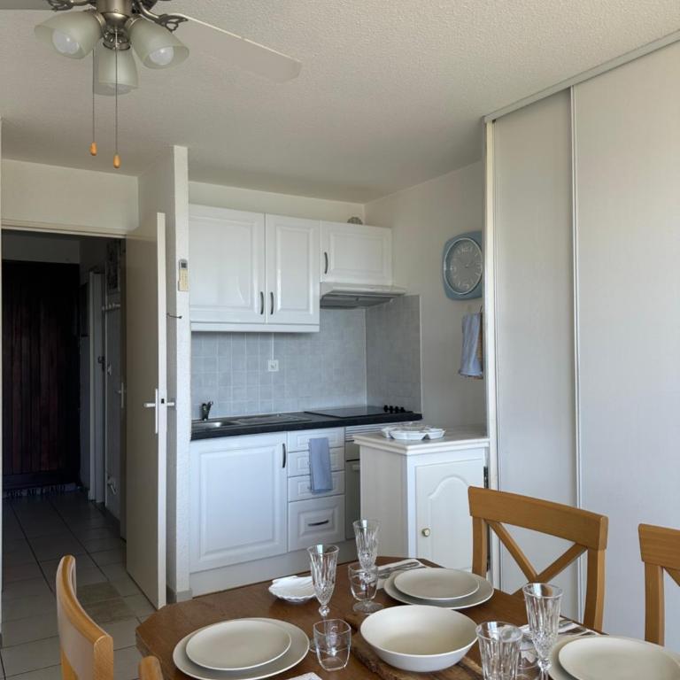 Vue étang et montagnes avec piscines - Appartement 1 Chambre - 9