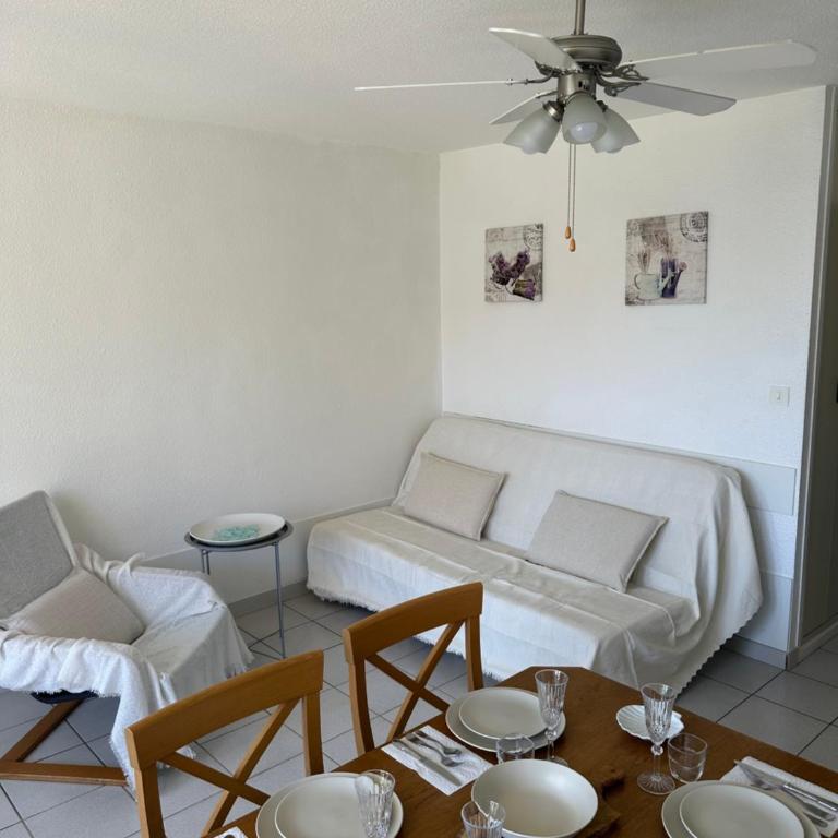 Vue étang et montagnes avec piscines - Appartement 1 Chambre - 10