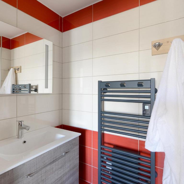 Grand appartement rénové pour 15 pers. · Proche pistes · Espace bien-être - Five-Bedroom Apartment - 13