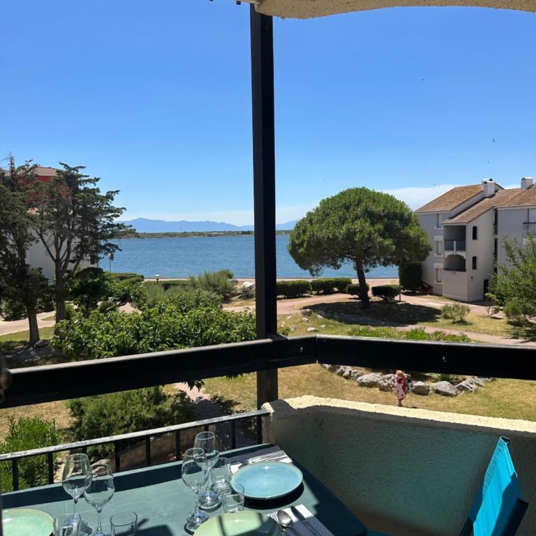 Vue étang et montagnes avec piscines - Appartement 1 Chambre - 21