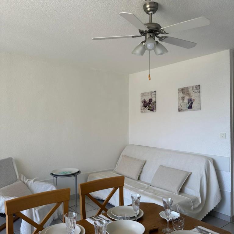 Vue étang et montagnes avec piscines - Appartement 1 Chambre - 22