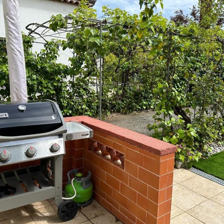 Pretty harbour house with garden - Maison de Vacances - 17