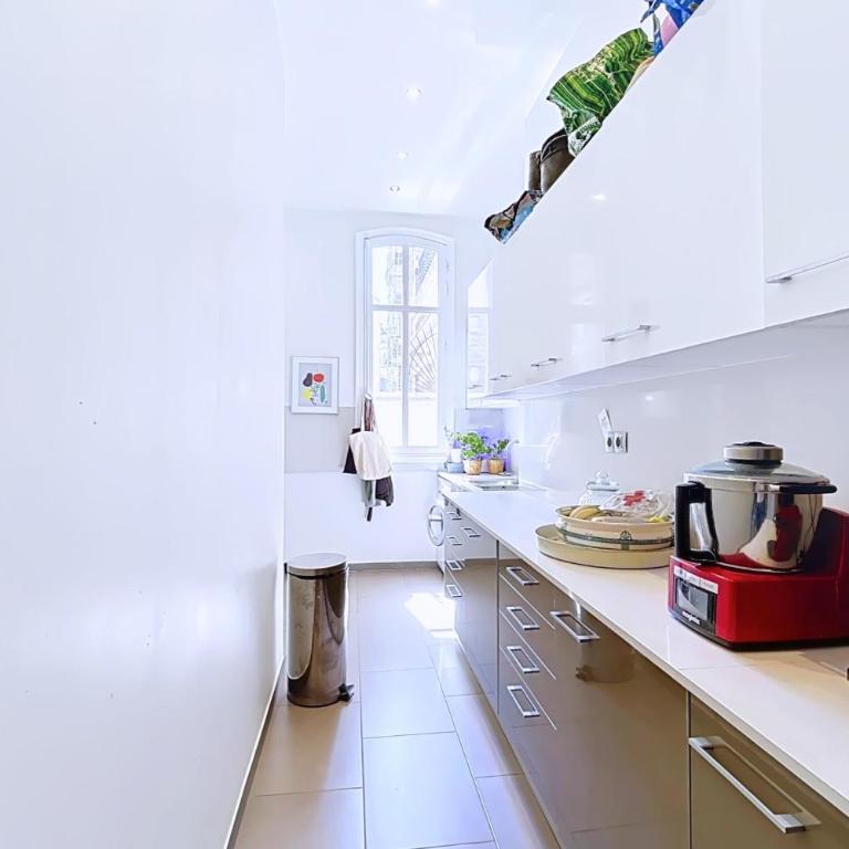 Bel appartement familial près de l'Arc de Triomphe - Appartement - 12
