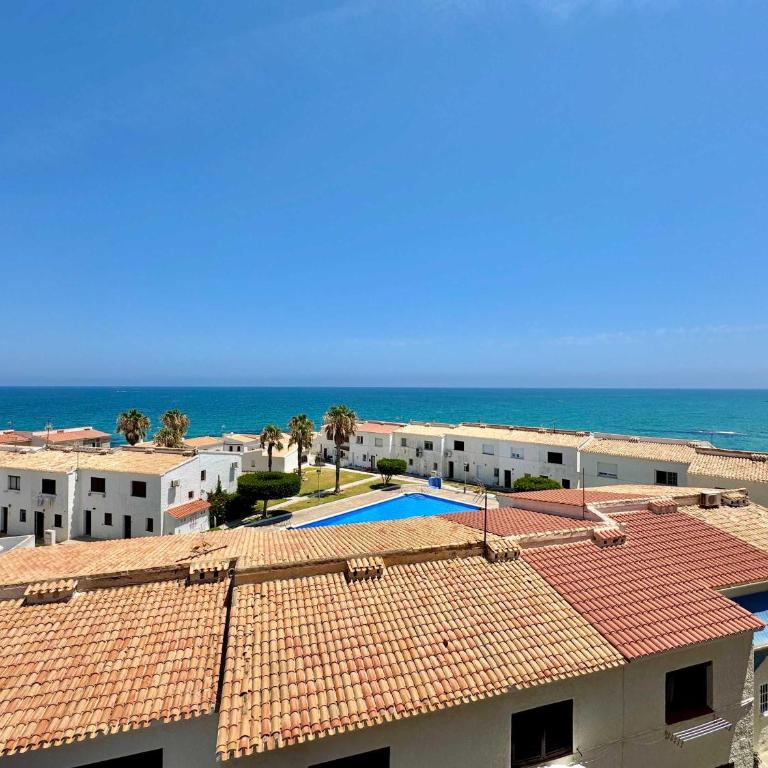 Beachfront 1-Bed Apt Sea View Orihuela Costa - Apartamento - 2