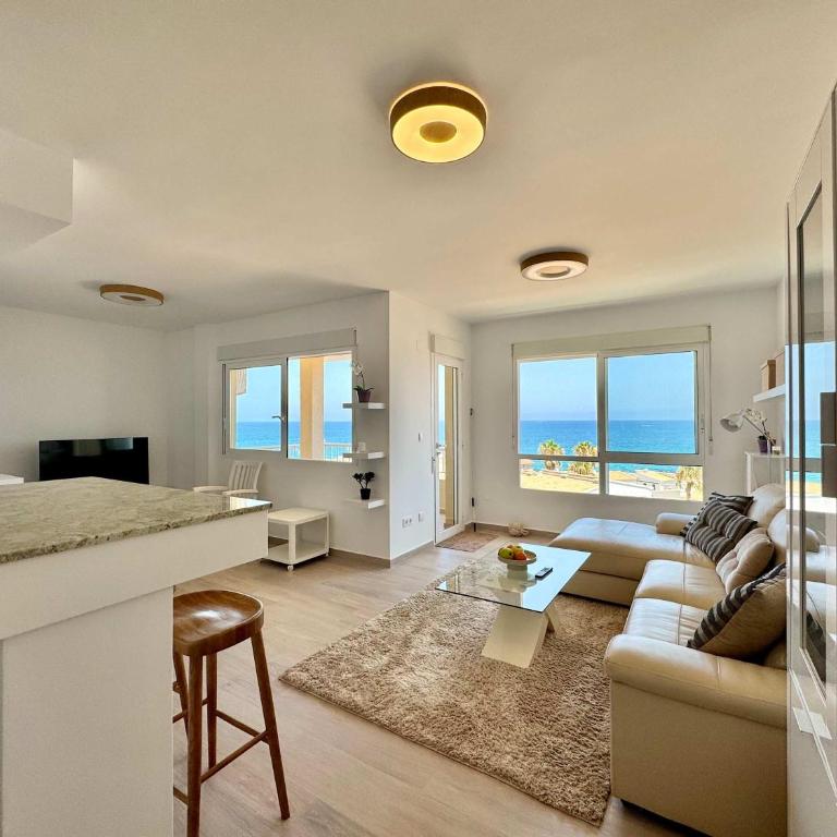 Beachfront 1-Bed Apt Sea View Orihuela Costa - Apartamento - 14