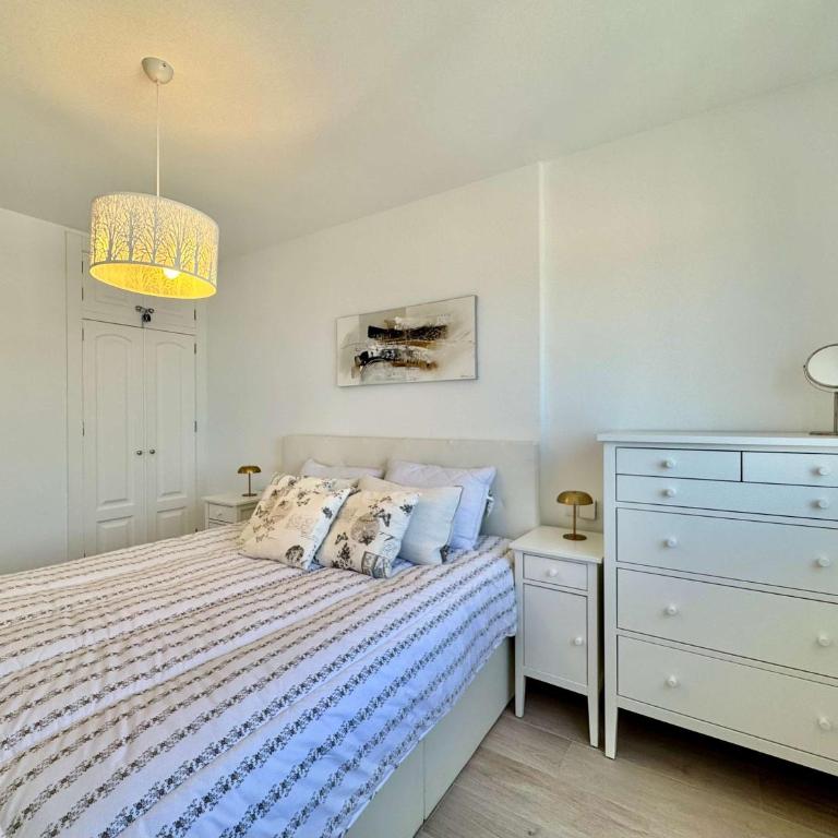 Beachfront 1-Bed Apt Sea View Orihuela Costa - Apartamento - 19