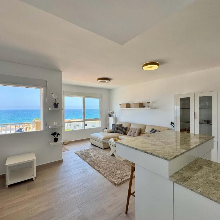 Beachfront 1-Bed Apt Sea View Orihuela Costa - Apartamento - 23