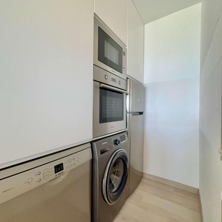 Beachfront 1-Bed Apt Sea View Orihuela Costa - Apartamento - 24