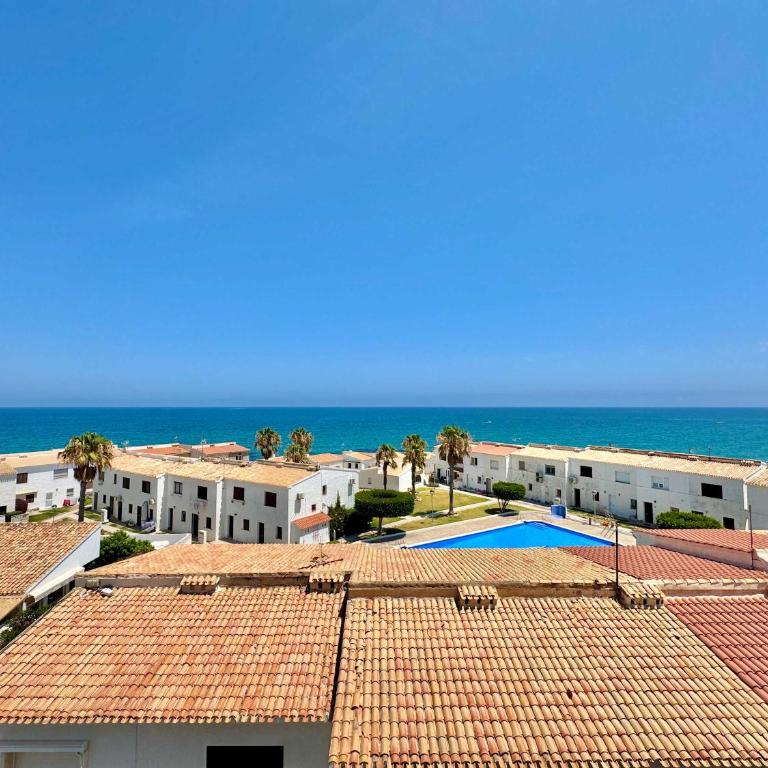 Beachfront 1-Bed Apt Sea View Orihuela Costa - Apartamento - 25