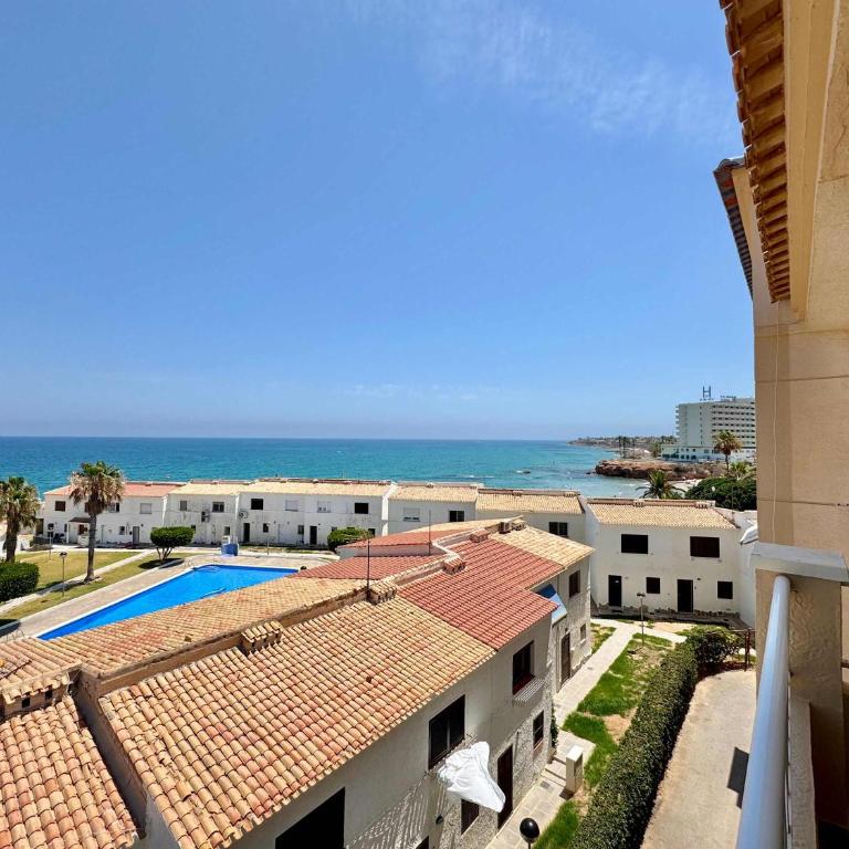 Beachfront 1-Bed Apt Sea View Orihuela Costa - Apartamento - 26