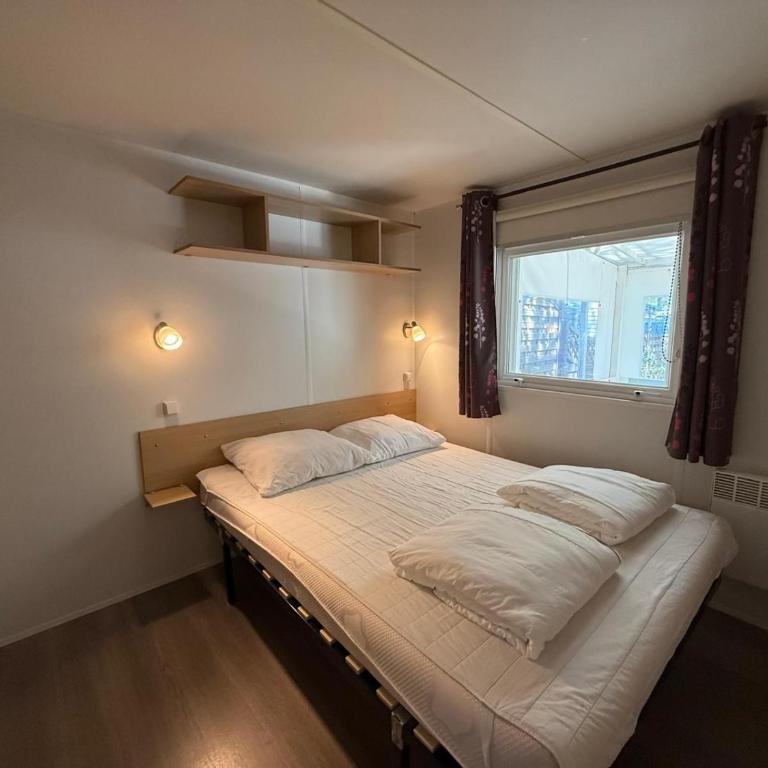 Chalets with kitchen outside at Camping Leï Suves - JoyCasa - Chalet 2 Chambres - 4