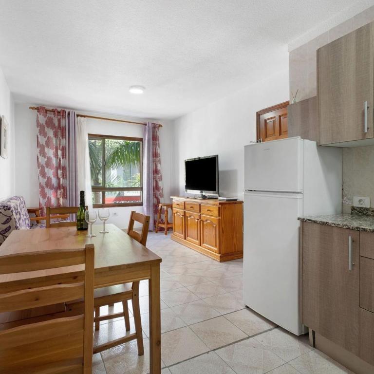 Charming 2-Bedroom Apartment with Modern Amenities - Apartamento - 1