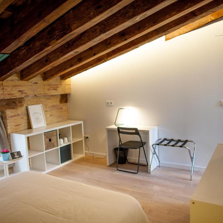 Host & Home - Deluxe Room - 5