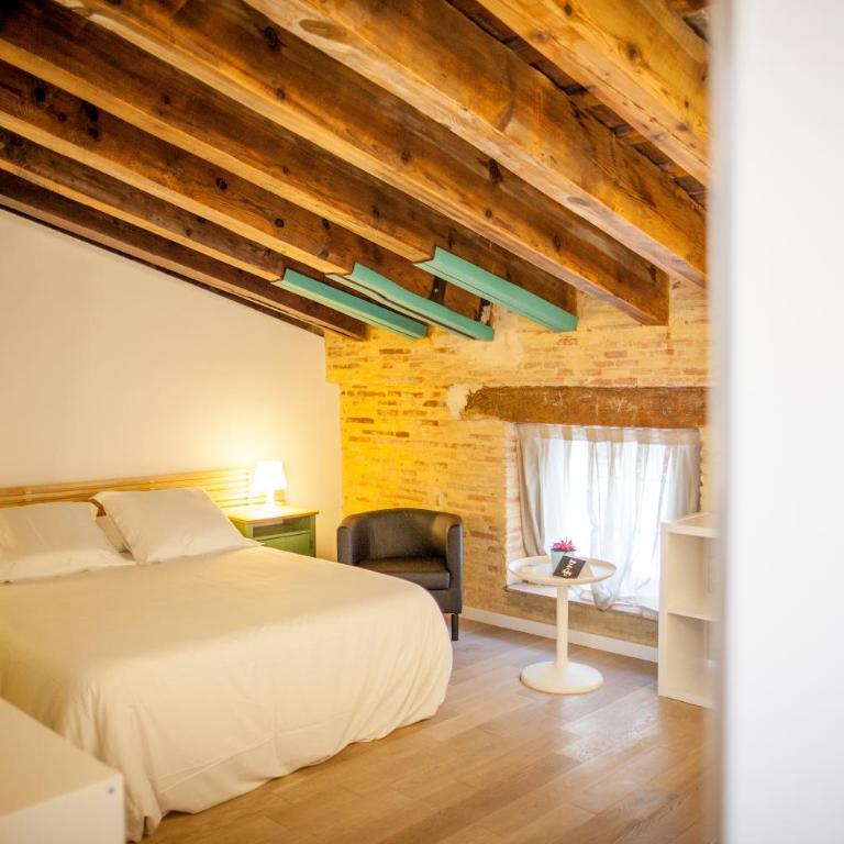 Host & Home - Deluxe Room - 3