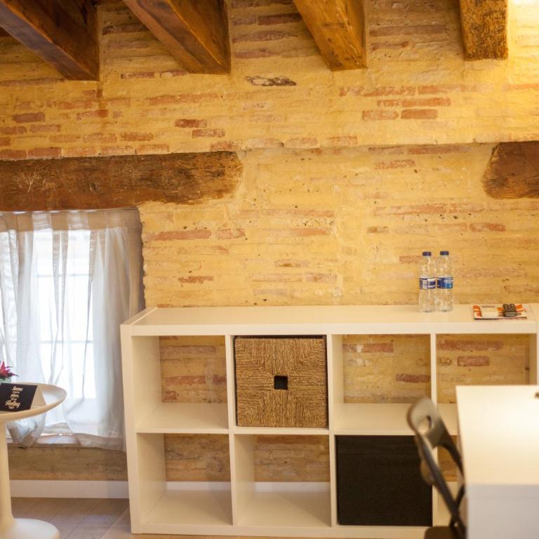 Host & Home - Deluxe Room - 10