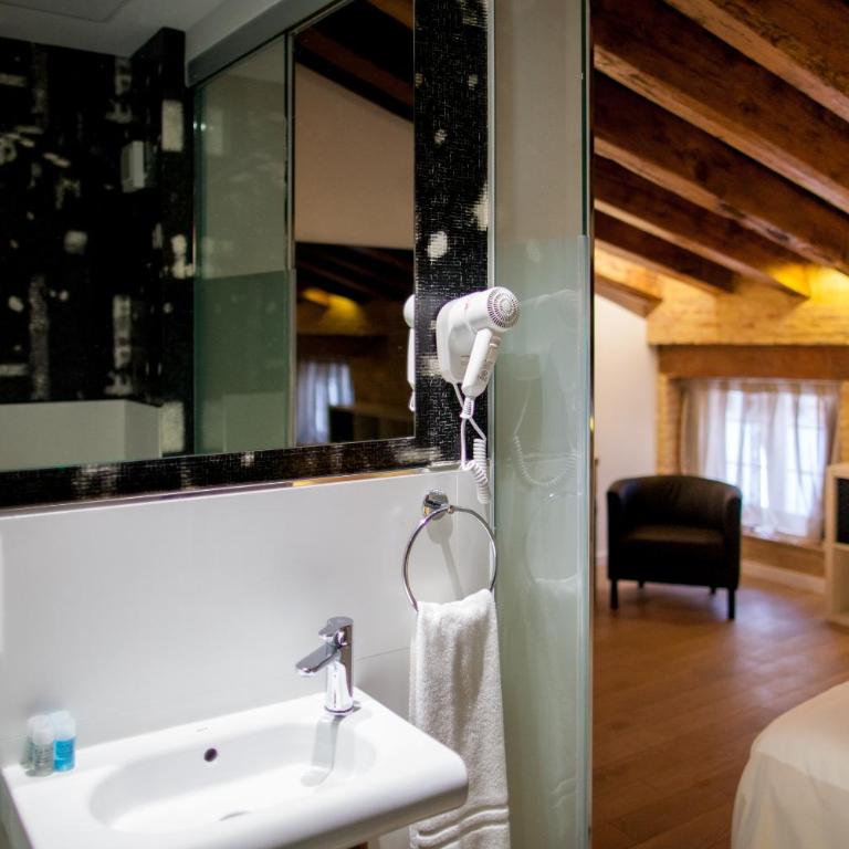 Host & Home - Double Room - 4