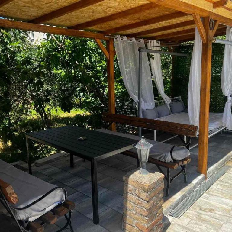 Garden apartman - Kuća sa 2 Spavaće Sobe - 2