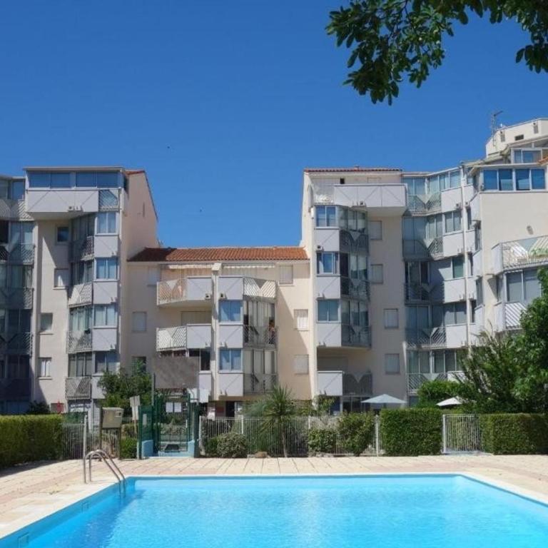 Appartement lumineux avec piscine et parking à 200m de la plage - FR-1-307-289 - Apartment - 21
