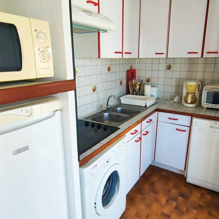Agréable Appartement 3 Pièces avec Terrasse et Parking à Canet-Port - FR-1-696-114 - Appartement - 8