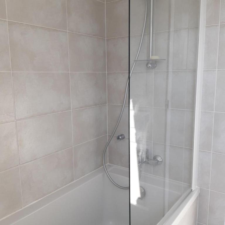 Maison Tamaris avec jardin et clos - Four-Bedroom House - 11