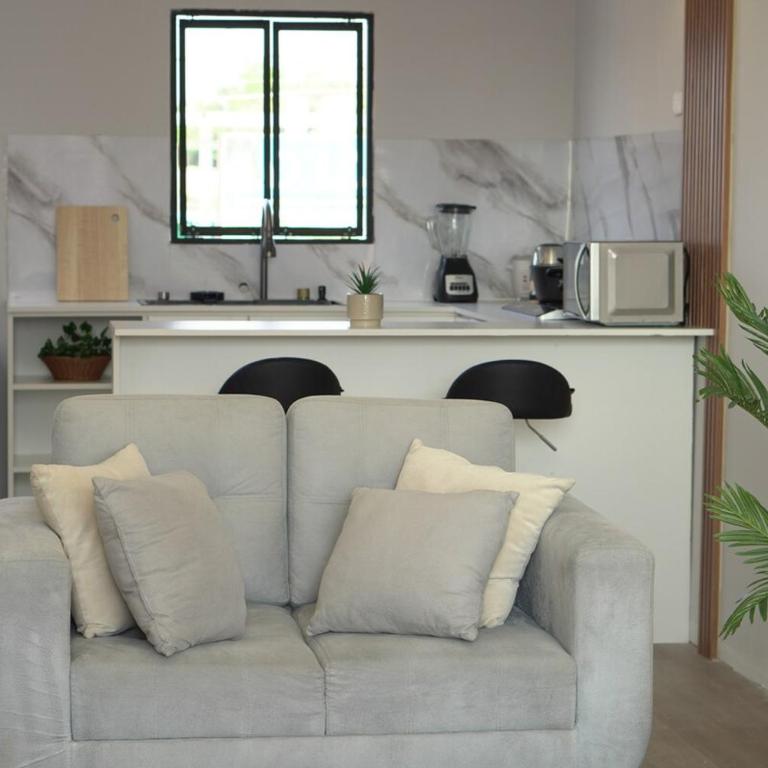 Modern and cozy apartment with a queen size bed - One-Bedroom Apartment - 2