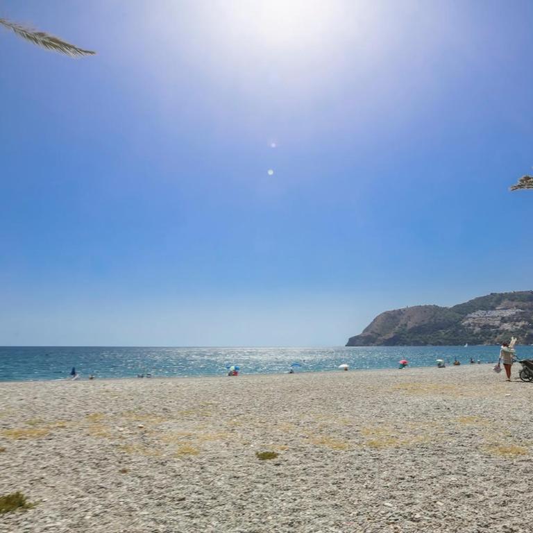 Beachfront Bliss, Terrace & Stunning Sea Views - Two-Bedroom Apartment - 18