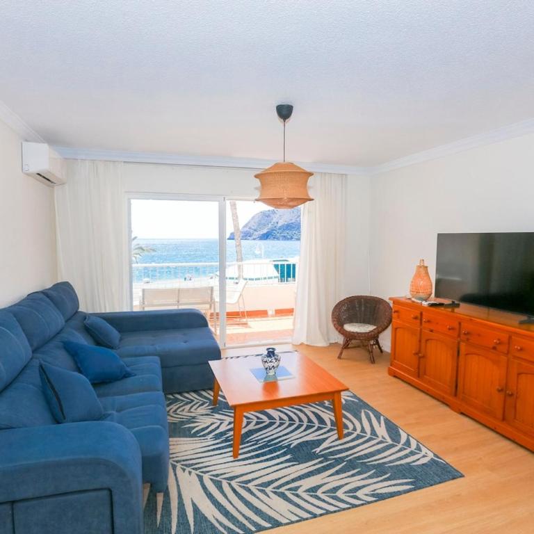 Beachfront Bliss, Terrace & Stunning Sea Views - Two-Bedroom Apartment - 3