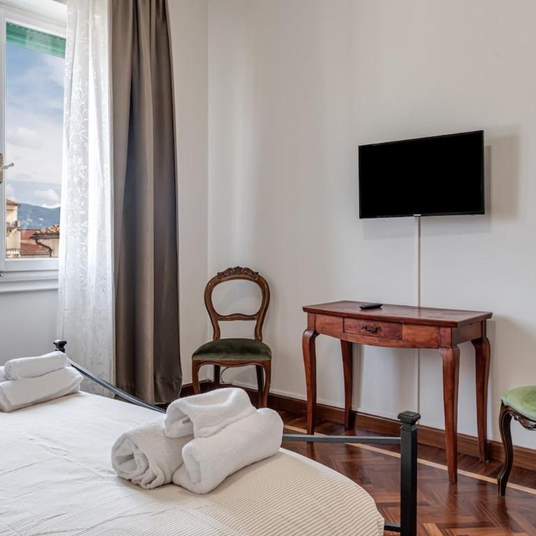 Florentine Gem in city centre - 1 Stop from SMN - Appartamento con 3 Camere da Letto - 1