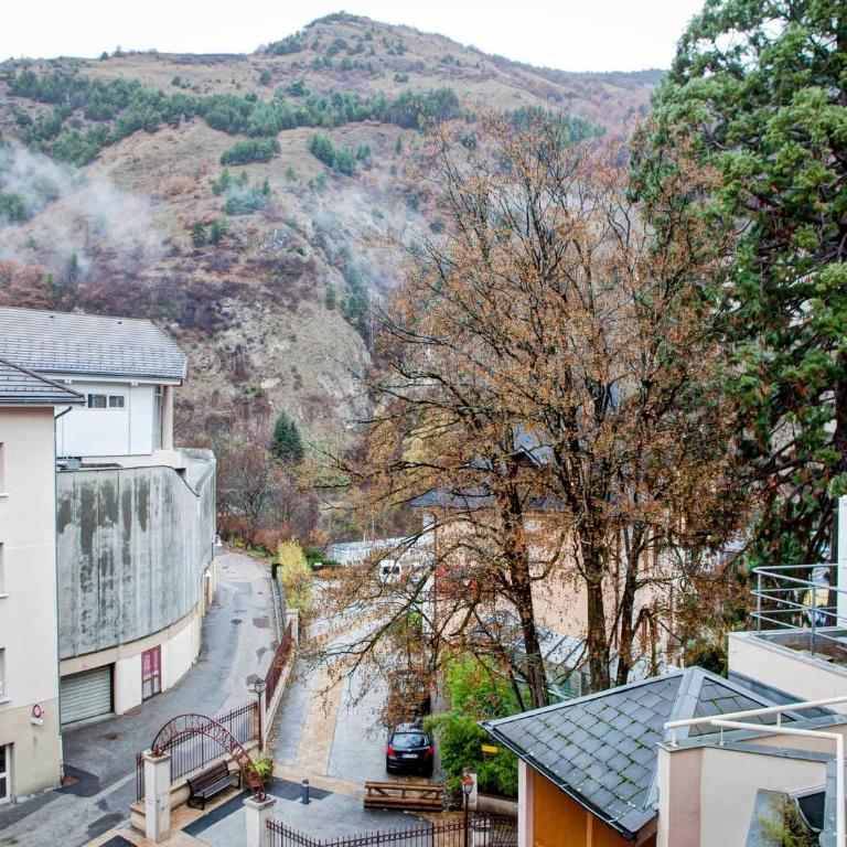 Appartement 4 pièces avec balcon, internet, parking au centre de Brides-les-Bains - Appartement 3 Chambres - 10