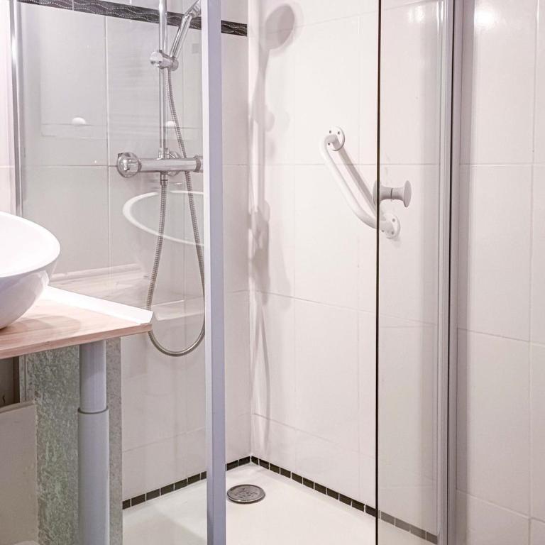 Studio avec balcon au centre de Brides-les-Bains, WiFi et parking - Studio - 10