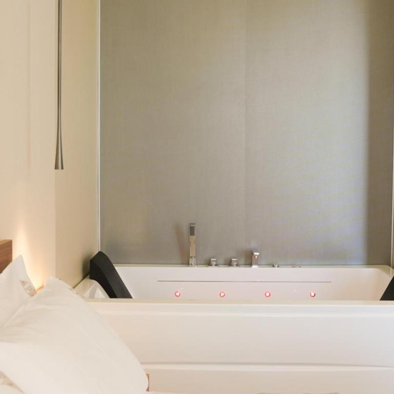 Manoli Luxury Rooms - Camera Deluxe - 11