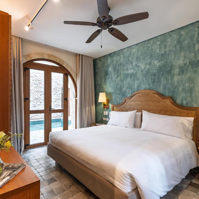 Hotel Voilá Pedregal By Huespedia - King Room with Pool View - 4