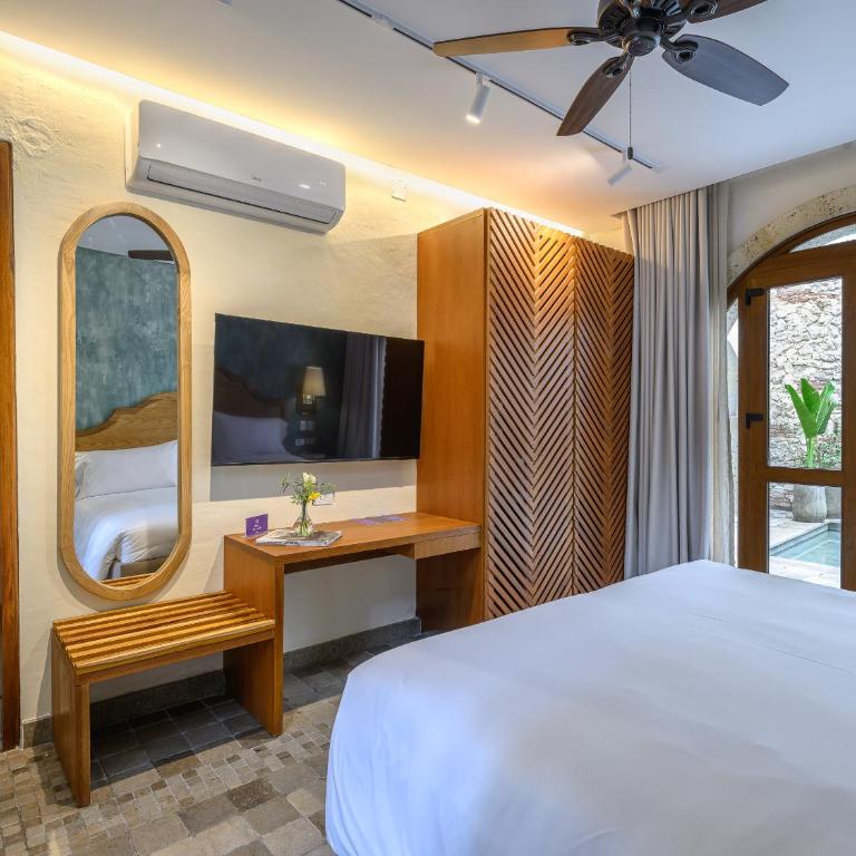Hotel Voilá Pedregal By Huespedia - King Room with Pool View - 5