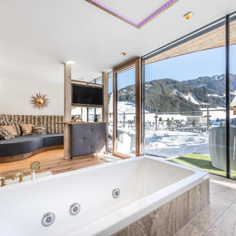 Hotel Schönruh - Suite mit Kingsize-Bett mit Whirlpool - 2